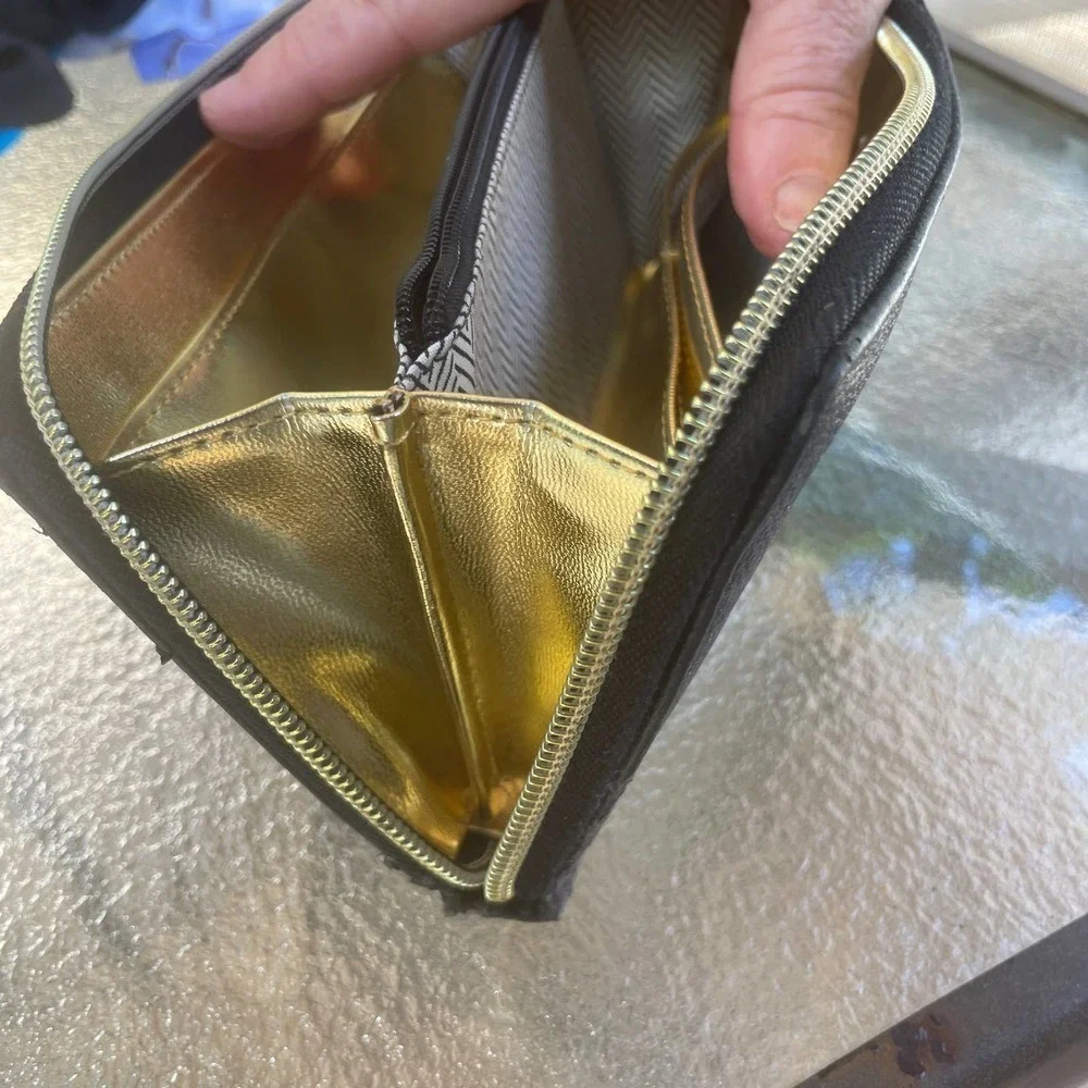 Steve Madden Black Leather Full Size Zip-Around  Wallet